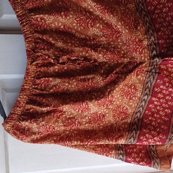 Realwear Longsleeve Blouse and Shorts Set Red and Brown Floral Design.Size 26/28 - Picture 6 of 9